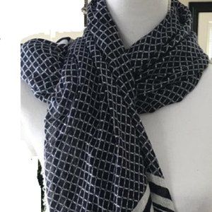 *Ann Taylor Navy Midnight Blue and White Geometric Print Scarf Wrap